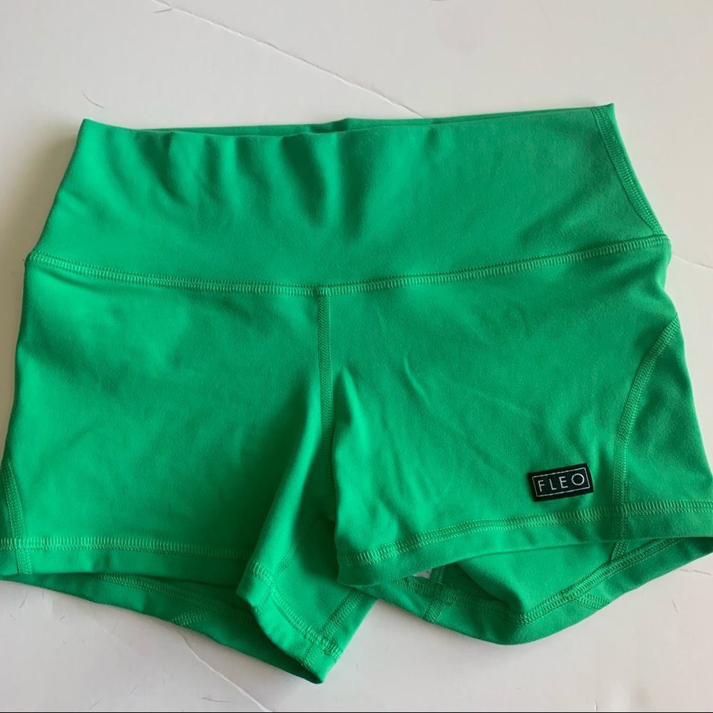 FLEO Apex Contour size Small. Rewards shorts!